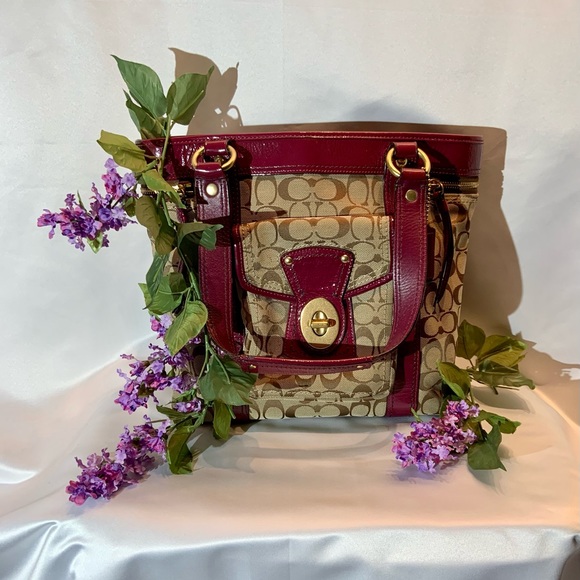 🌺🌺Host Pick 11/9!!!  Gorgeous Coach Logo fabric & Fushia leather Tote - Picture 16 of 16